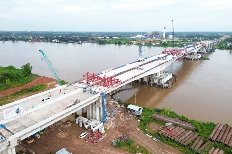 Sampai saat ini, progres suplai beton readymix Waskita Beton Precast (WSBP) untuk proyek Jembatan Musi V telah mencapai 93,92%.   (waskitaprecast.co.id)