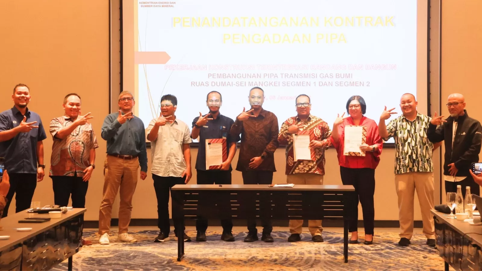 Krakatau Steel menandatangani kontrak pengadaan pipa baja Proyek Dusem sepanjang 541 km untuk mendukung ketahanan energi nasional dan industri baja dalam negeri. (Dok. Krakatau Steel)