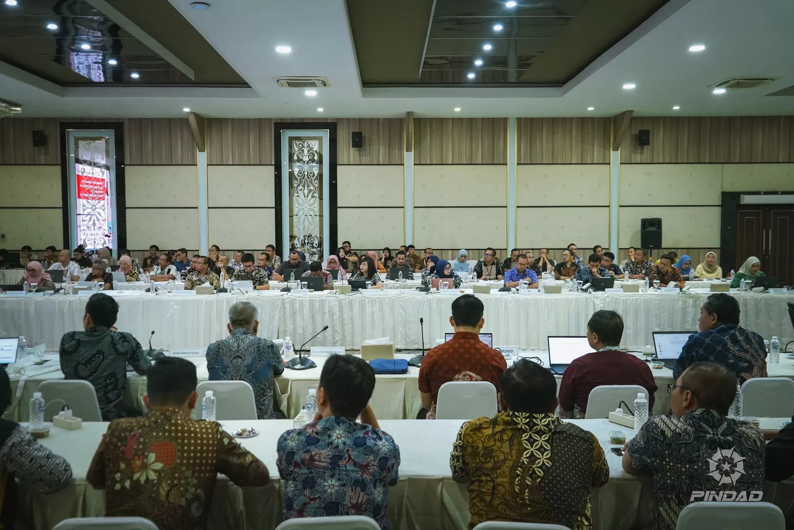 PT Pindad menggelar Townhall Meeting untuk mengevaluasi kinerja 2025 dan menyelaraskan rencana kerja 2026 dengan fokus transformasi internal. (Dok. PT Pindad)