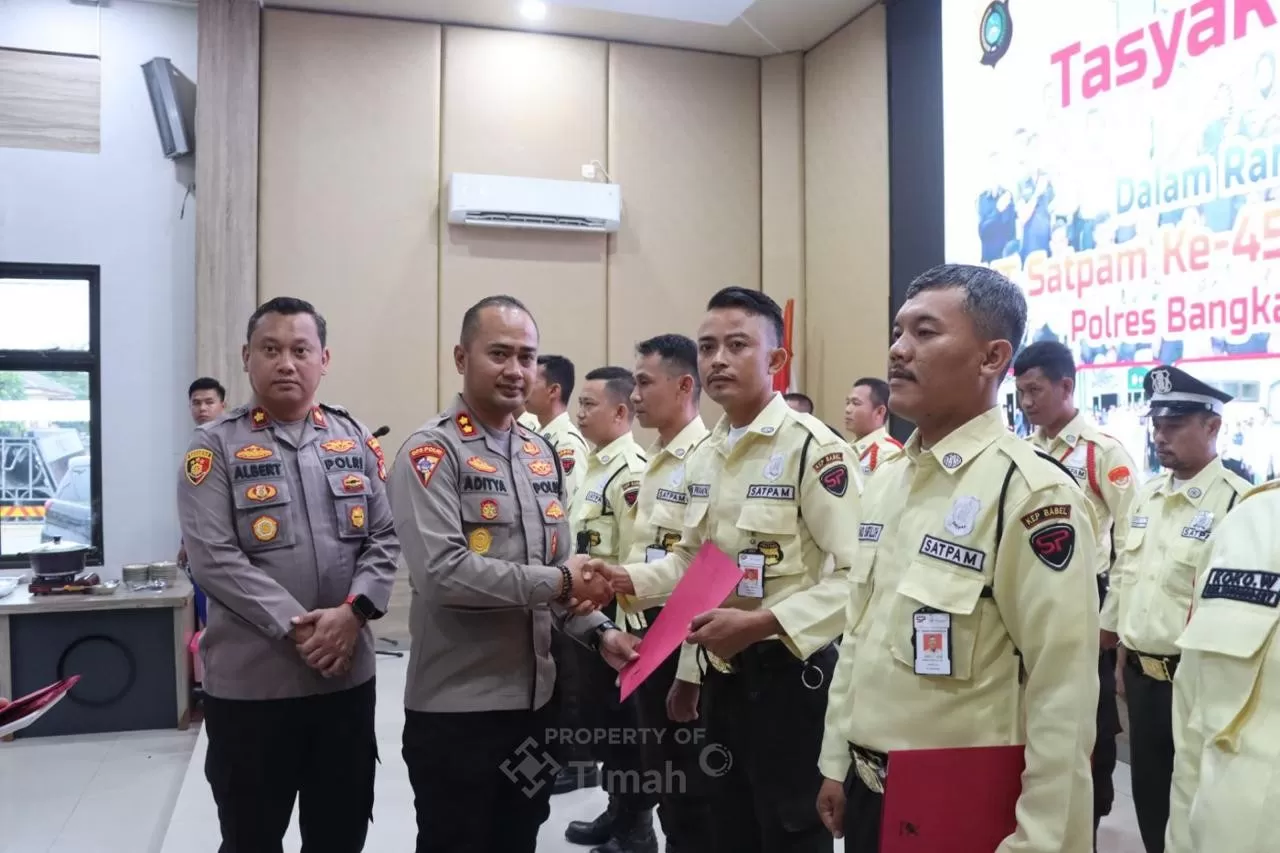 Pada peringatan HUT ke-45 Satpam, sembilan personel Satpam PT TIMAH Tbk menerima penghargaan dari Kapolres Bangka Barat.