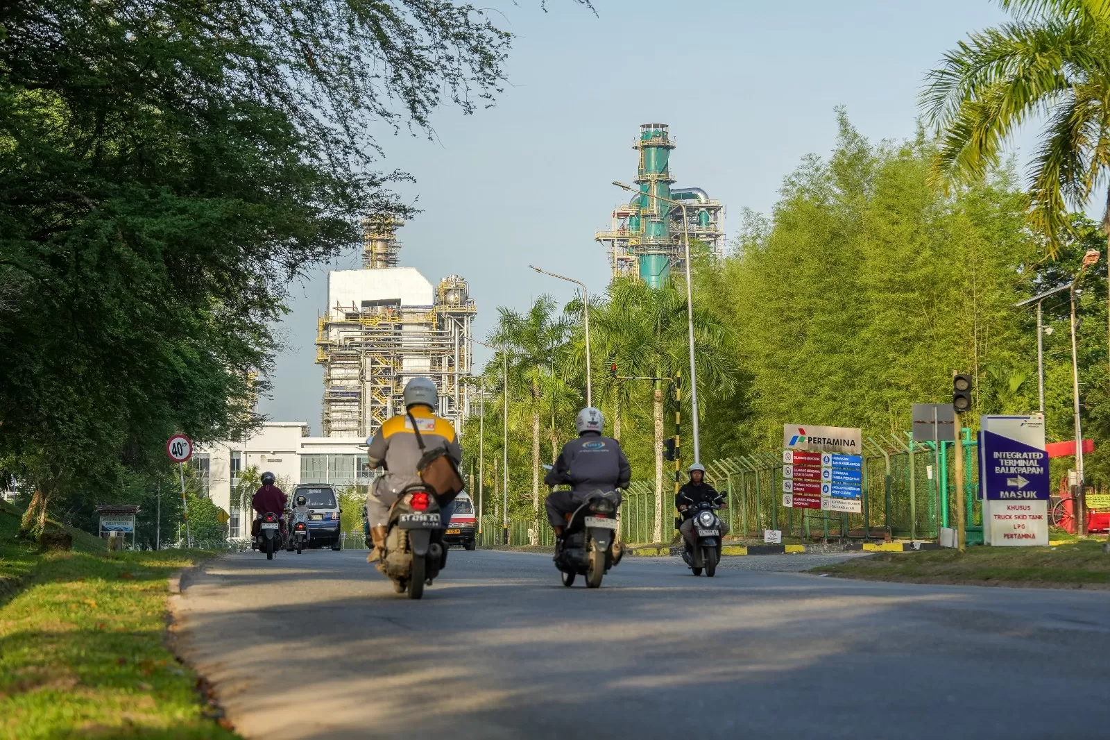 Proyek Infrastruktur Energi Terintegrasi Pertamina di Kilang Balikpapan mendorong lapangan kerja, menggerakkan UMKM lokal, dan memperkuat ekonomi Kalimantan Timur. (Dok. Pertamina)