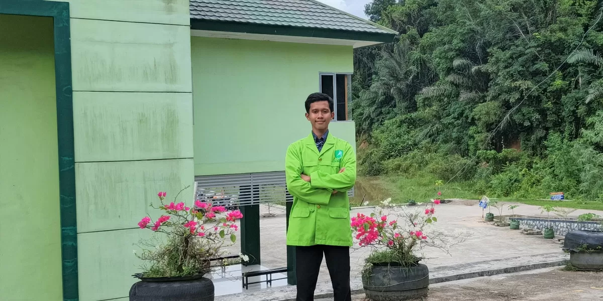 Pertamina Hulu Indonesia menyalurkan Beasiswa Sobat Bumi Kalimantan 2025 kepada 15 mahasiswa berprestasi dari keluarga prasejahtera di wilayah operasi Kalimantan. (Dok. Pertamina)