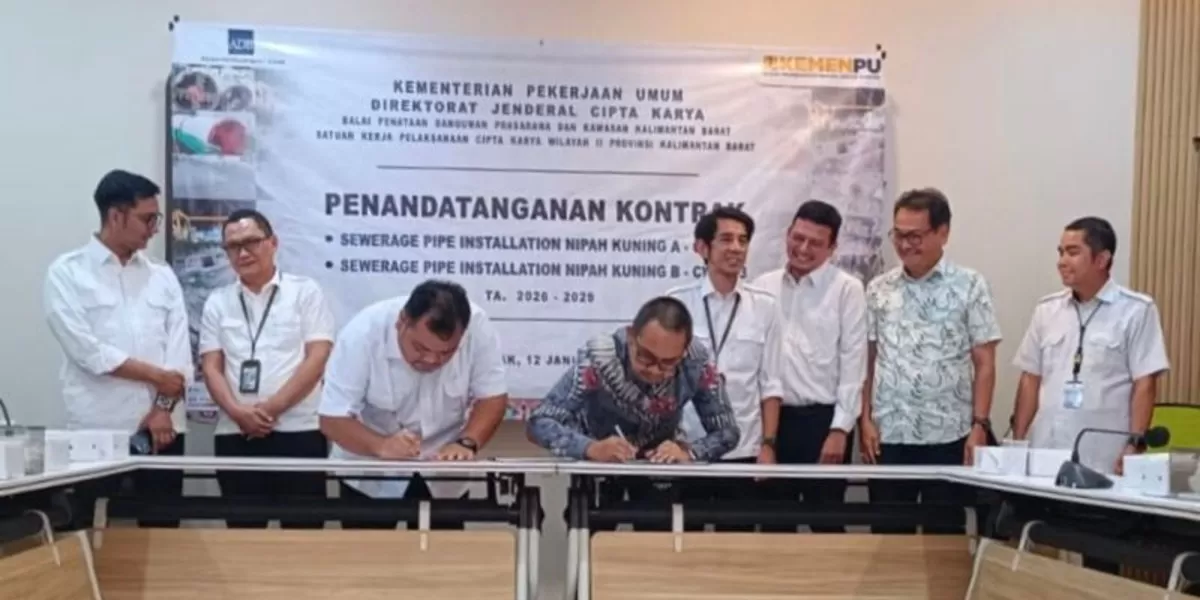 WIKA menandatangani kontrak Proyek CWIP Nipah Kuning B untuk memperkuat sanitasi perkotaan berkelanjutan di Kota Pontianak. (Dok. WIKA)