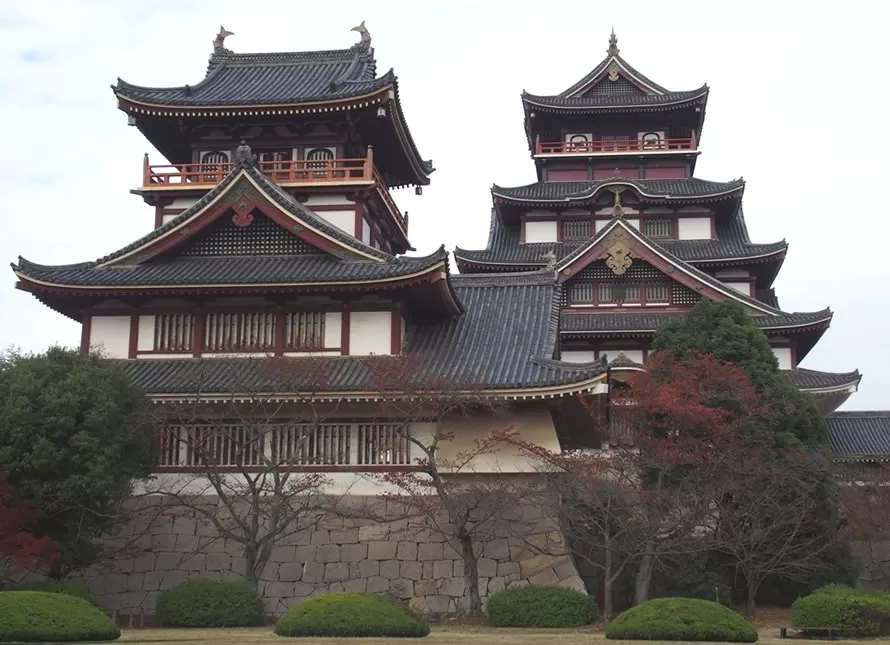 Kastil Fushimi Momoyama dibangun tahun 1594. Didirikan Toyotomi Hideyoshi melibatkan 20.000-30.000 pekerja konstruksi.  (gekkeikan.co.jp)