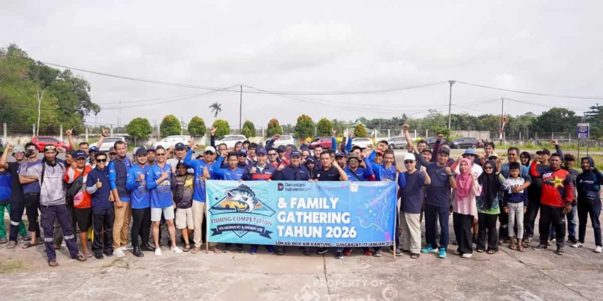 Ratusan karyawan PT Timah Tbk meramaikan Lomba Mancing 2026 di Sungailiat sebagai ajang kebersamaan, refreshing, dan penguatan semangat kerja. (Dok. PT Timah)