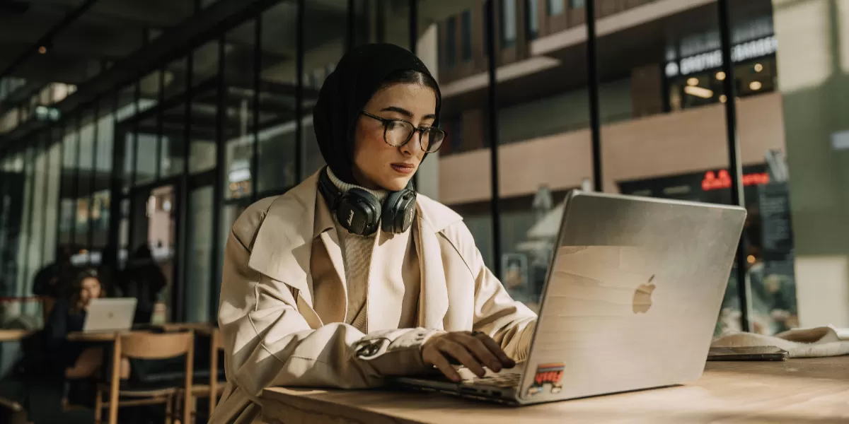 Ilustrasi. Berbeda dengan saat bekerja di kantor, saat WFA, pekerja harus menyiapkan peralatannya sendiri. (Pexels/Mutecevvil)