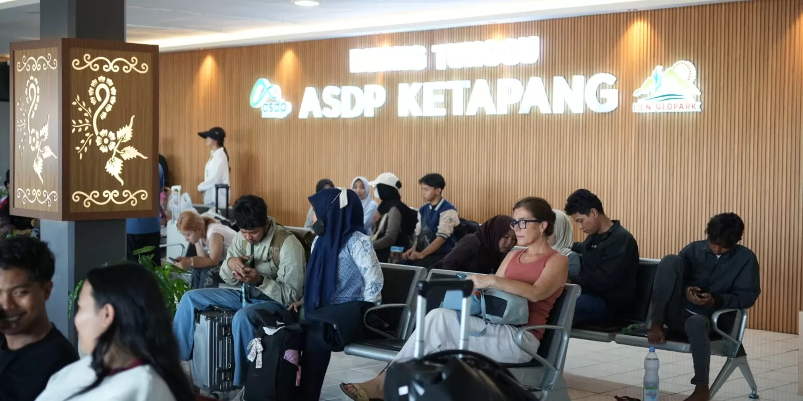 ASDP tetap mengimbau pengguna jasa agar tetap mewaspadai kondisi cuaca ekstrem.