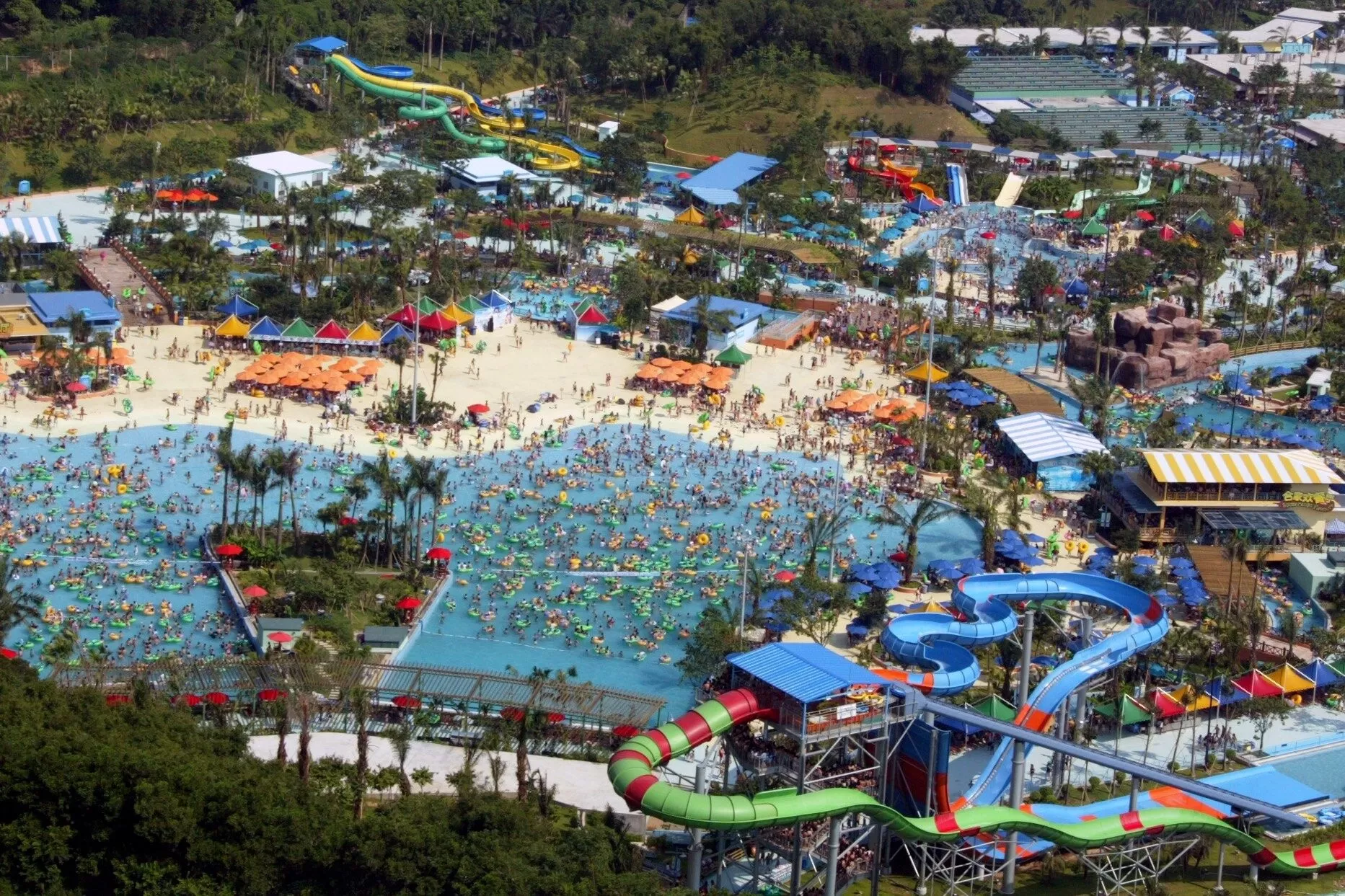Berlokasi di Guanzhou, Tiongkok, Chimelong Waterpark salah satu waterpark paling banyak dikunjungi di dunia.   (whitewaterwest.com)