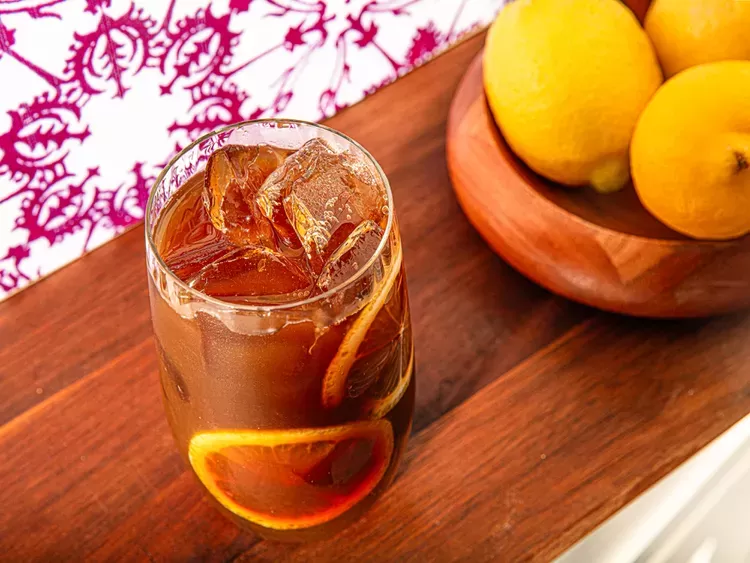 Kopi dan sitrun (asam sitrat) bisa menjadi kombinasi unik untuk minuman, tapi juga bisa menimbulkan masalah karena keduanya asam. (seriouseats.com)