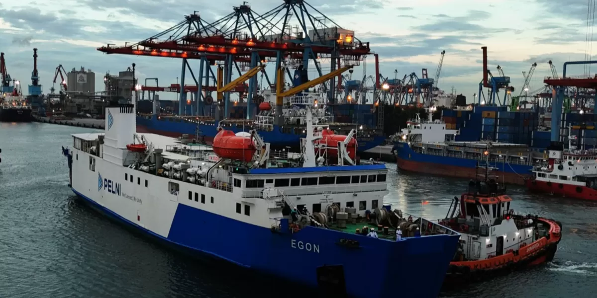 KM Egon milik PELNI berhasil menyelamatkan 18 kru kapal swasta yang tenggelam di Laut Jawa dan menegaskan komitmen keselamatan pelayaran. (Dok. PELNI)