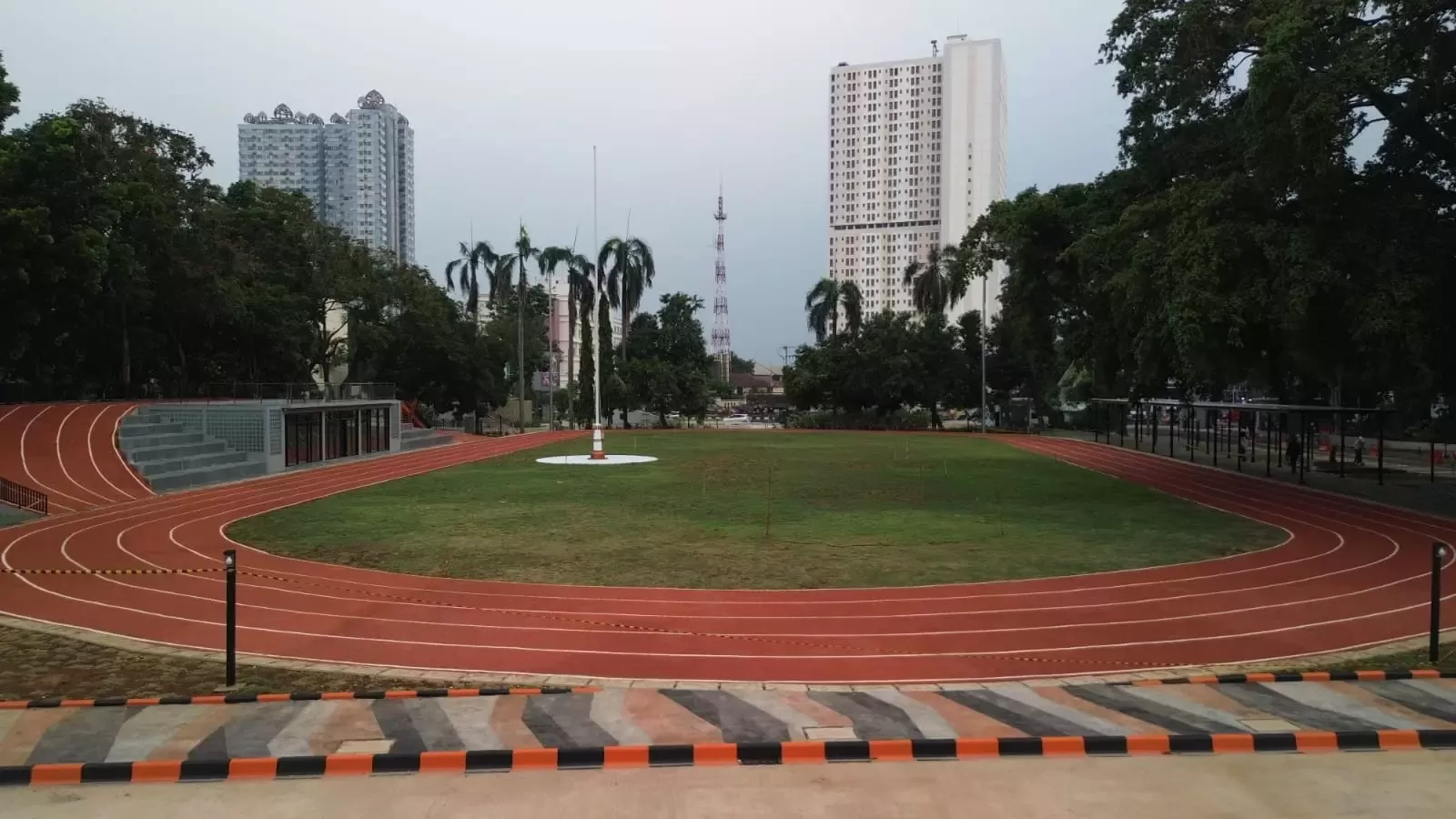 Depok Open Space dibuka tahun 2023 dengan luas 2.444 meter persegi. Lokasinya pun mudah dijangkau karena berada di dekat Balaikota Depok.   (Disrumkim via berita.depok.go.id)