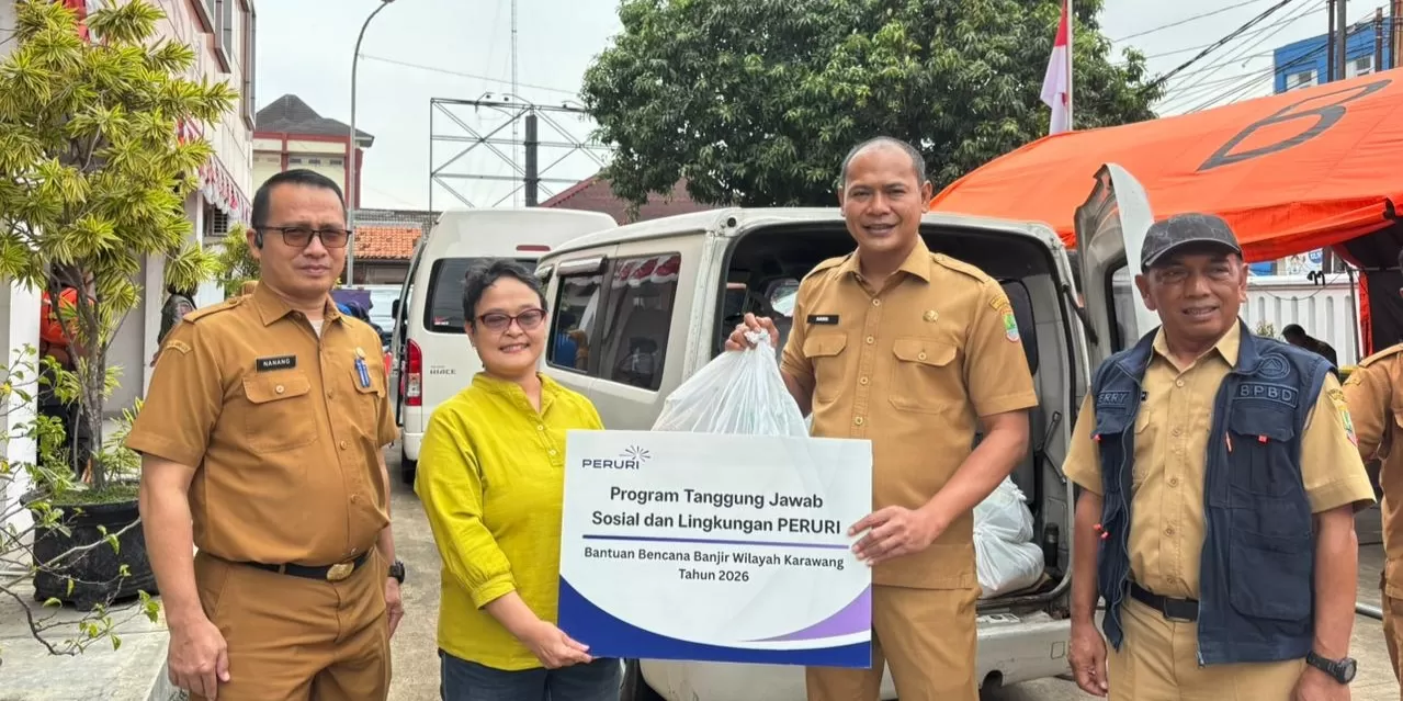 PERURI hadir di tengah masyarakat Karawang yang terdampak banjir dengan menyalurkan bantuan sembako.&nbsp;