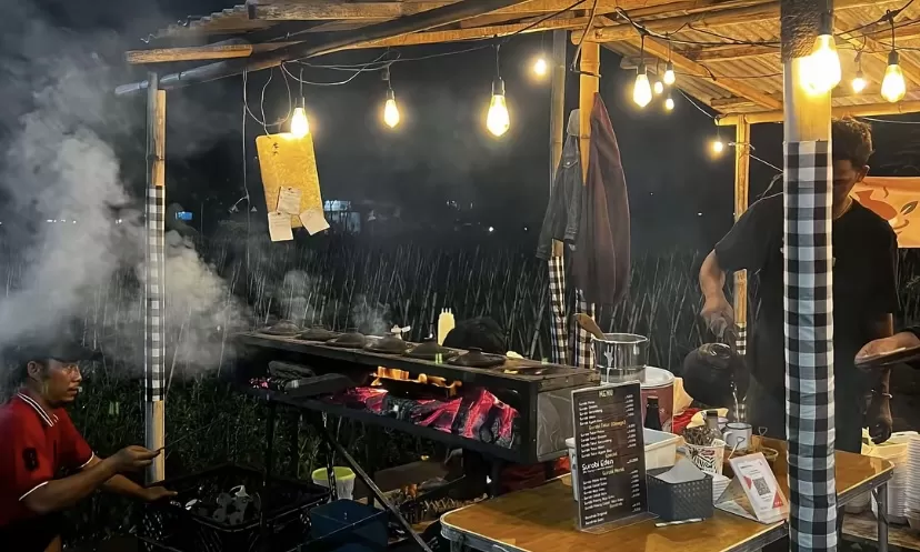 Surabi Eden buka sampai malam.