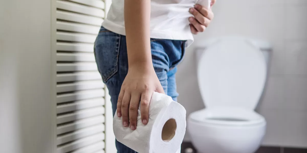 BAB tidak lancar bikin tidak nyaman? Kenali penyebabnya dan simak cara alami melancarkan pencernaan dengan serat, air, dan kebiasaan sehat. (Freepik/jcomp)