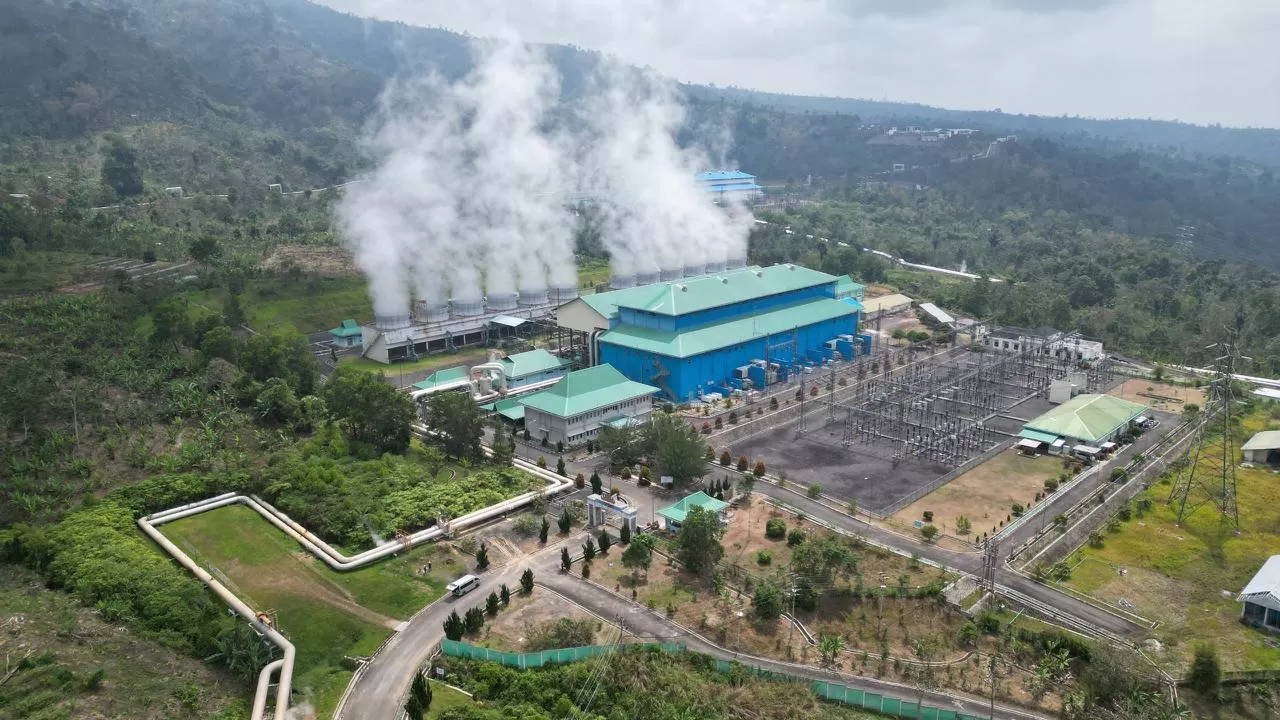 Tampilan Pembangkit Listrik Tenaga Panas Bumi (PLTP) Ulubelu di Lampung berkapasitas 110 megawatt (MW). PLTP ini menjadi salah satu pembangkit PLN yang berkontribusi terhadap layanan REC PLN. (Dok. PLN)