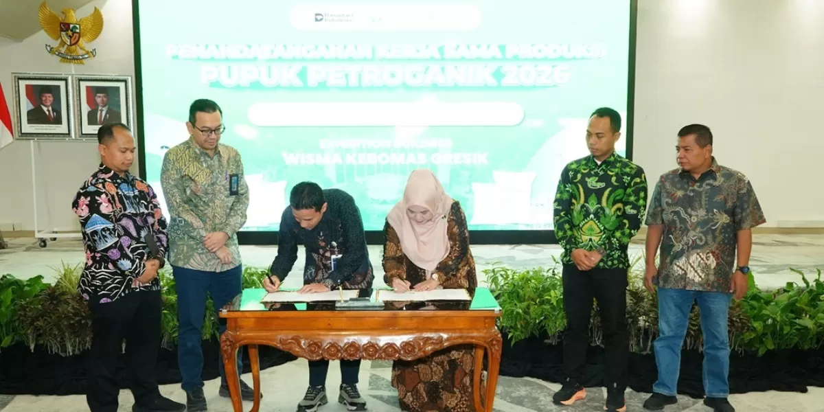 Petrokimia Gresik bekerja sama dengan 78 mitra produksi untuk memastikan penyaluran pupuk organik bersubsidi 2026 berjalan tepat mutu, tepat sasaran, dan berkelanjutan. (Dok. Petrokimia Gresik)