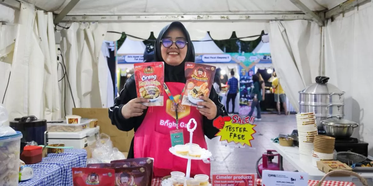 Produksi olahan nanas dari UMKM binaan Pertamina, NanasQu, turut menggerakkan ekonomi sekitar 900 petani lokal di Kabupaten Purbalingga hingga sukses mengekspor produknya ke luar negeri. (Dok. Pertamina)