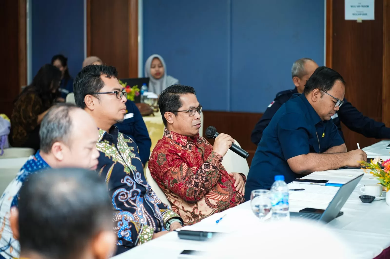 Direktur Jenderal Minyak dan Gas Bumi (Dirjen Migas) Laode Sulaeman melakukan kunjungan kerja sekaligus memimpin rapat koordinasi teknis kelistrikan di Pertamina Hulu Rokan, Rumbai, Jumat (23/1). (Dok. PHR)
