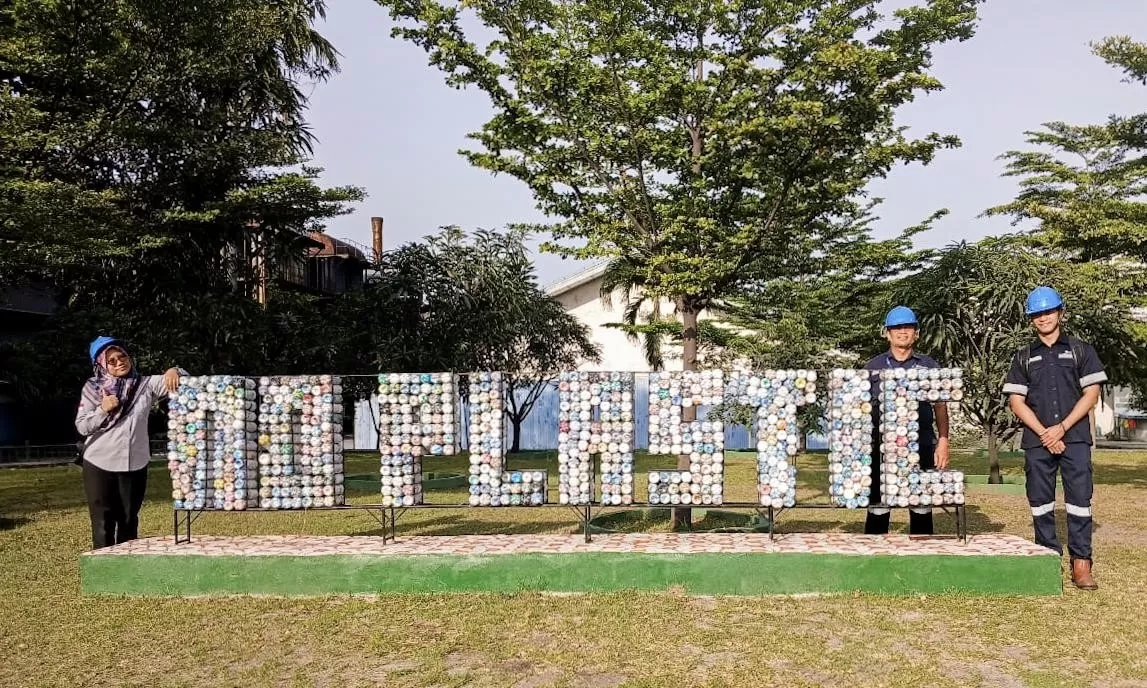 Pemilahan sampah sejak dari sumber jadi langkah awal PT TIMAH Tbk dalam mengurangi limbah plastik lewat Program Eco Brick.