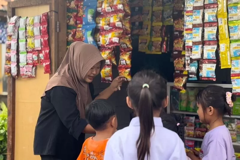Salah satu penerima manfaat program Home Syariah adalah Marni, nasabah PNM asal Kutawaluya, Kabupaten Karawang, Jawa Barat.  (DOK. PNM)