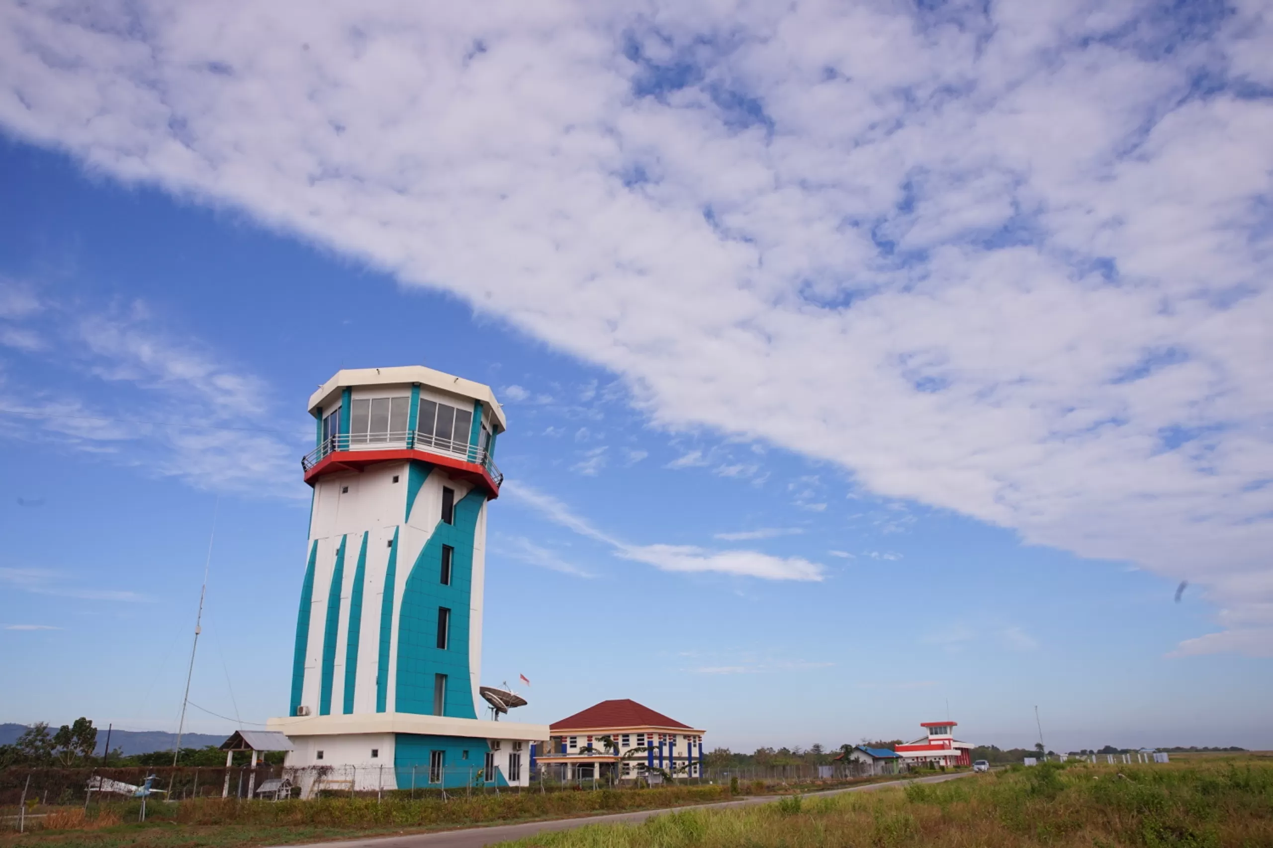 AirNav Indonesia tingkatkan layanan navigasi Bandara Lede Kalumbang menjadi Tower demi keselamatan dan efisiensi penerbangan di Sumba Barat Daya. (Dom. AirNav Indonesia)