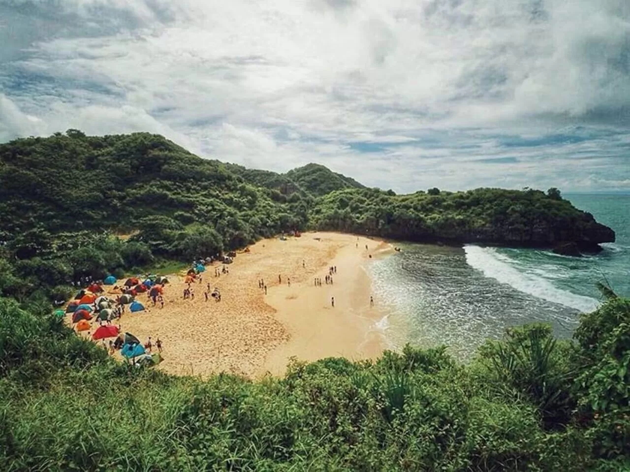 Pantai Sedahan, Gunungkidul, Yogyakarta. (visitingjogja.jogjaprov.go.id)