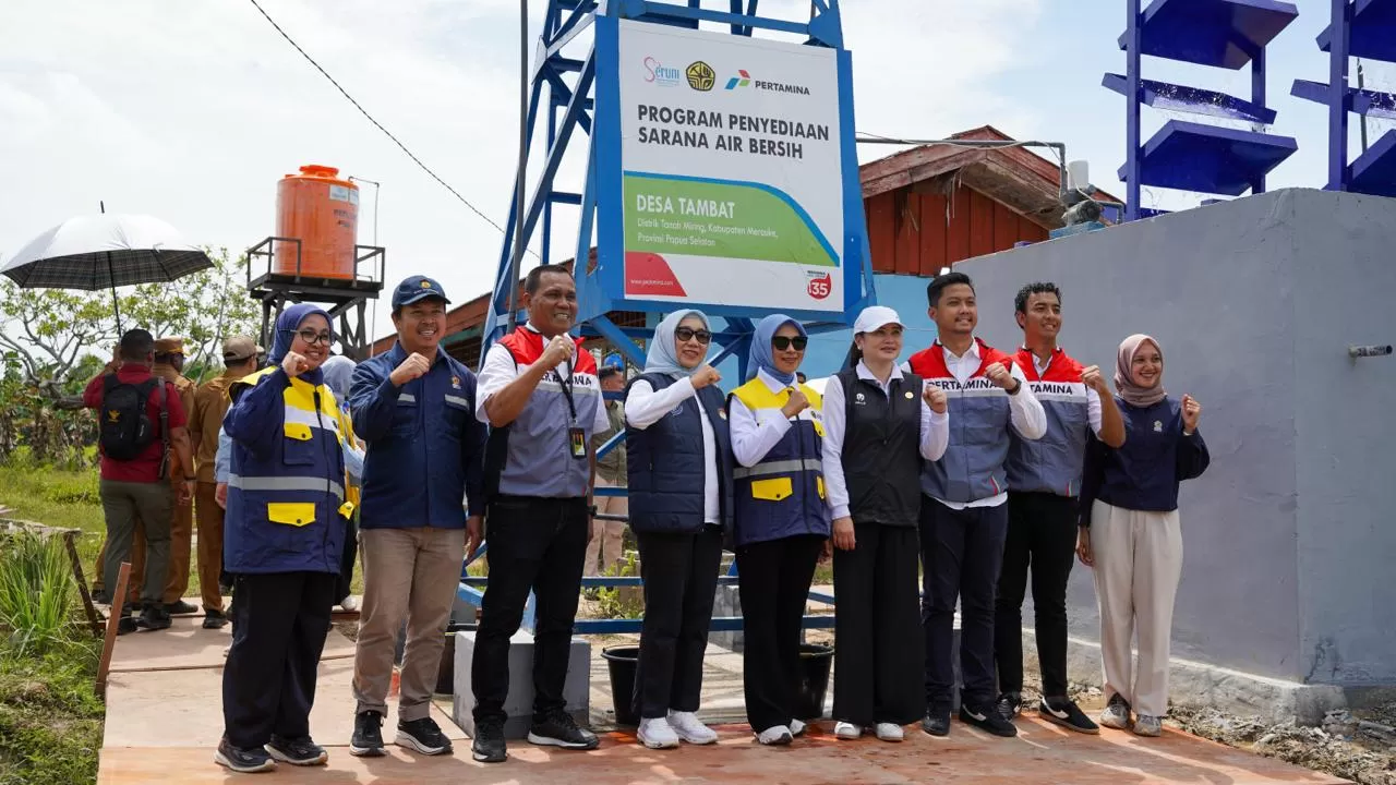 Pertamina bersama Kementerian ESDM dan SERUNI KMP menghadirkan akses air bersih berkelanjutan bagi 699 warga Kampung Tambat Merauke, Papua Selatan. (Dok. Pertamina)