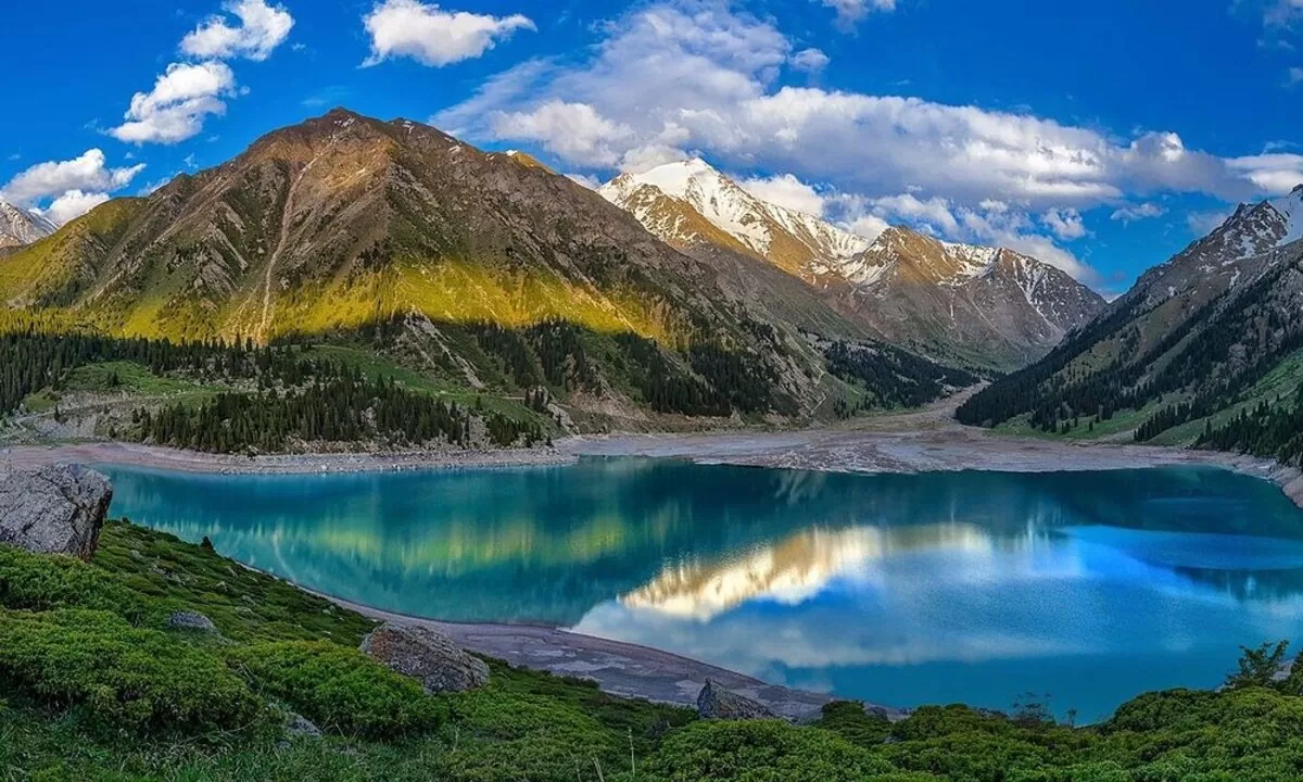 Big Almaty Lake, Kazakhstan. (tripadvisor.co.id)
