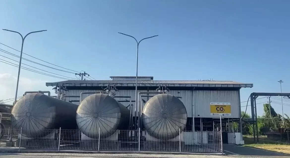 Transformasi gas menjadi cairan ini terjadi di fasilitas CO2 Plant milik PT Enero, anak usaha PTPN I. (DOK. PTPN I)