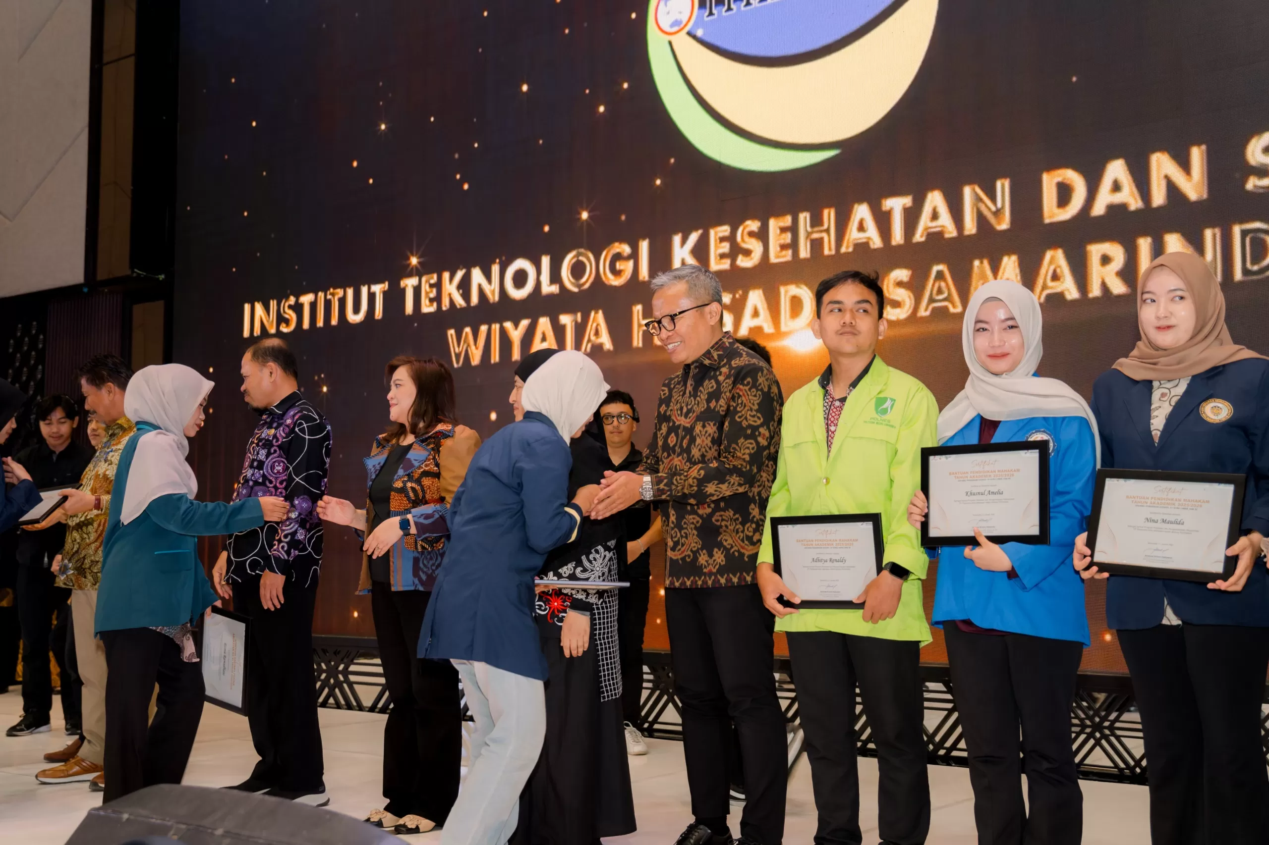 PHM menyerahkan bantuan pendidikan bagi 99 penerima dari lima kecamatan sekitar wilayah operasi sebagai komitmen CSR berkelanjutan. (Dok. PHM)
