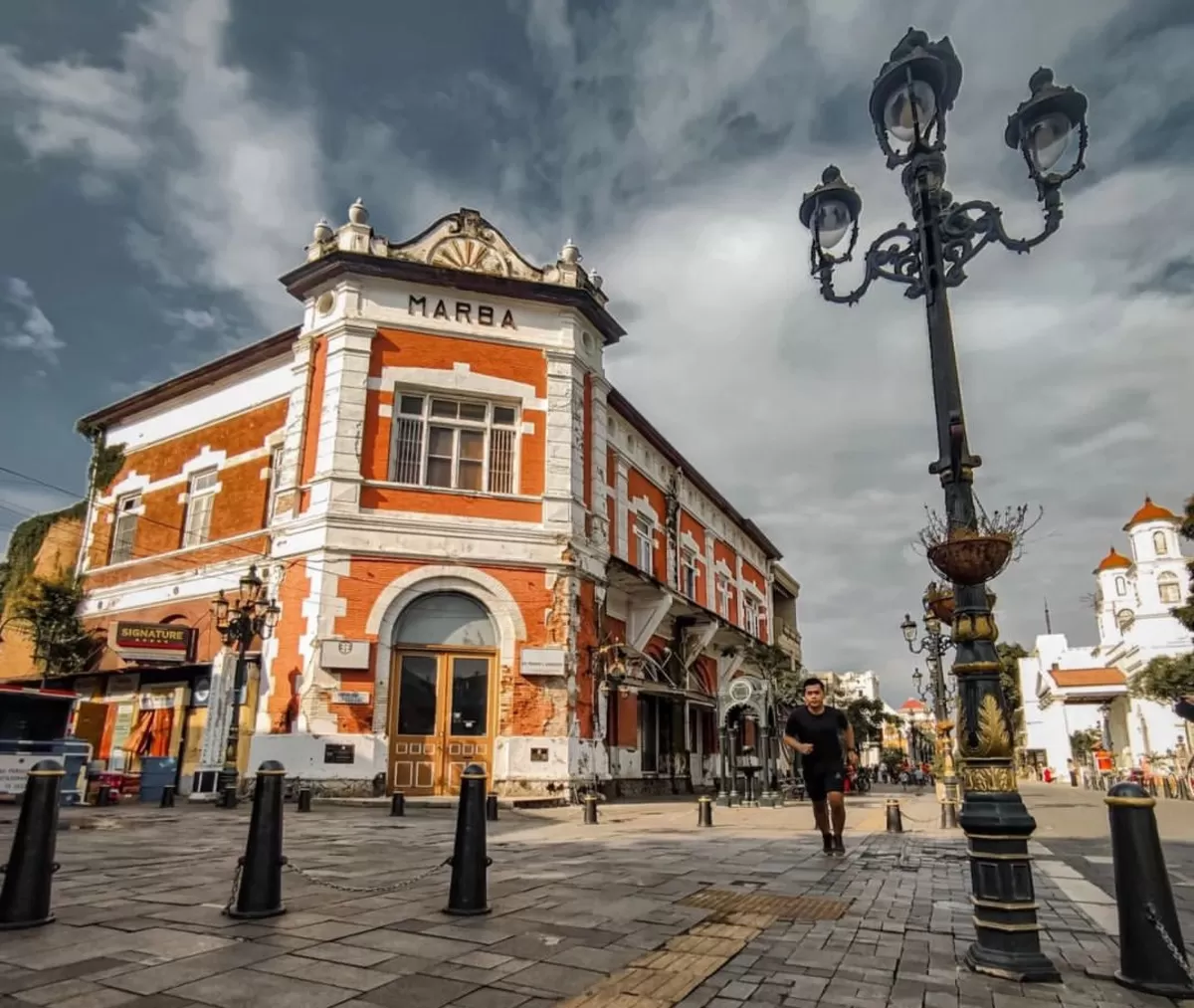 Gedung Marba, Kota Lama Semarang, salah satu tempat wisata di dekat Stasiun Semarang Tawang Bank Jateng. (Instagram/@kotalamasmg)