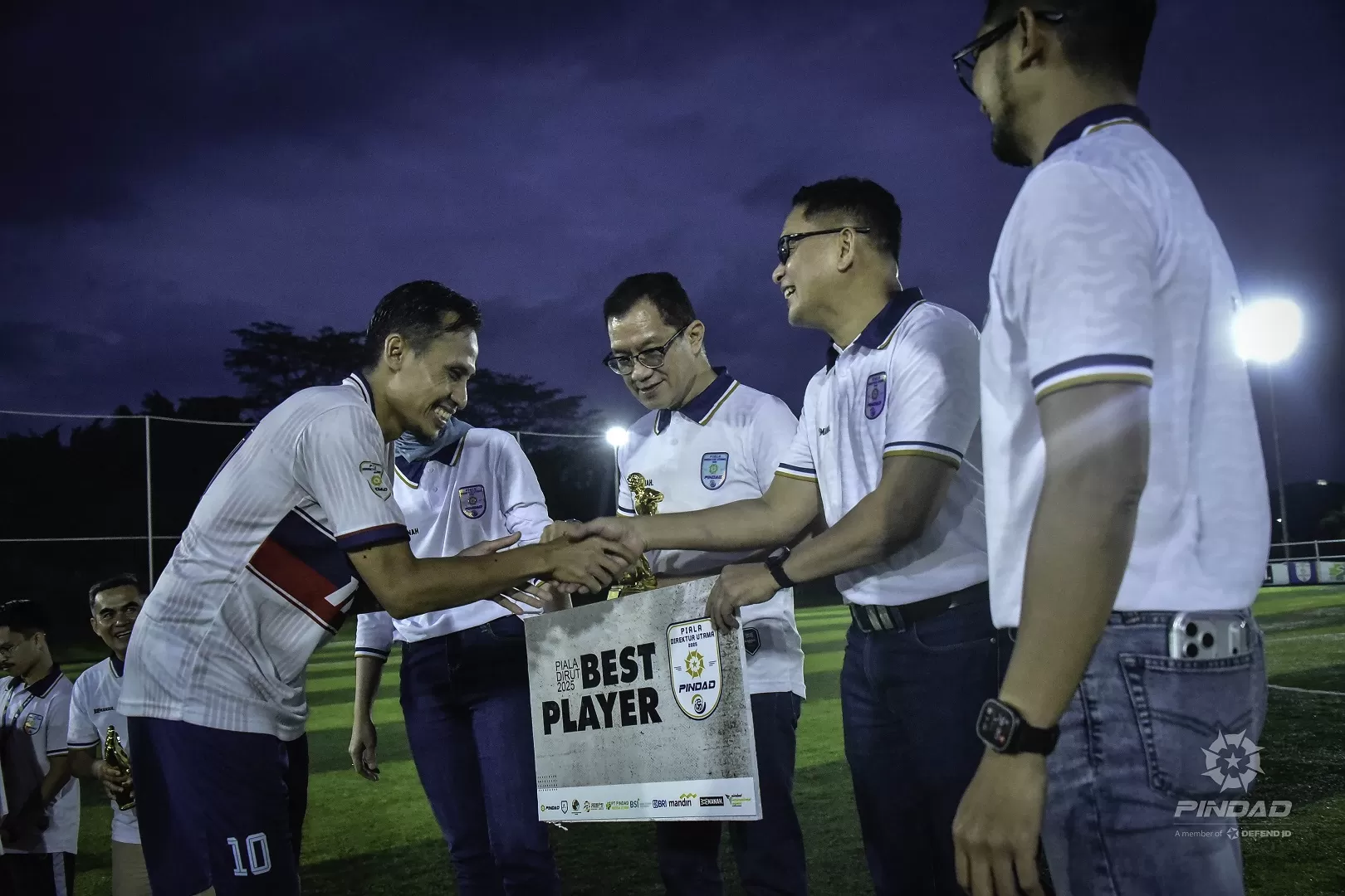 Final Piala Dirut Pindad 2025 berlangsung sengit. MRI Manufaktur keluar sebagai juara usai menang adu penalti atas Divjat Sniper di Bandung (Dok. Pindad)