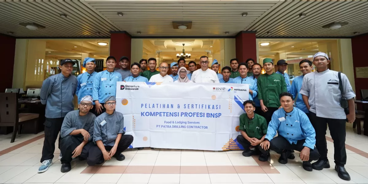 PT Patra Drilling Contractor sertifikasi koki dan baker FLS untuk jaga standar mutu layanan makanan, laundry, dan housekeeping di seluruh wilayah operasional. (Dok. PDC)