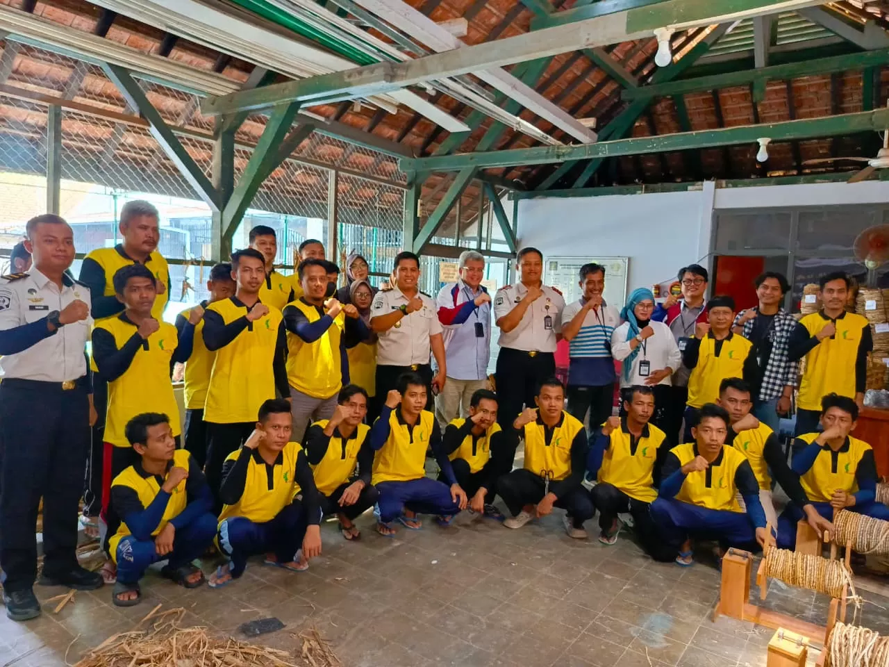 Sinergi Pertamina, UMKM, dan Rutan Kebumen dorong kemandirian warga binaan lewat produksi serat pelepah pisang ramah lingkungan. (Dok. Pertamina)