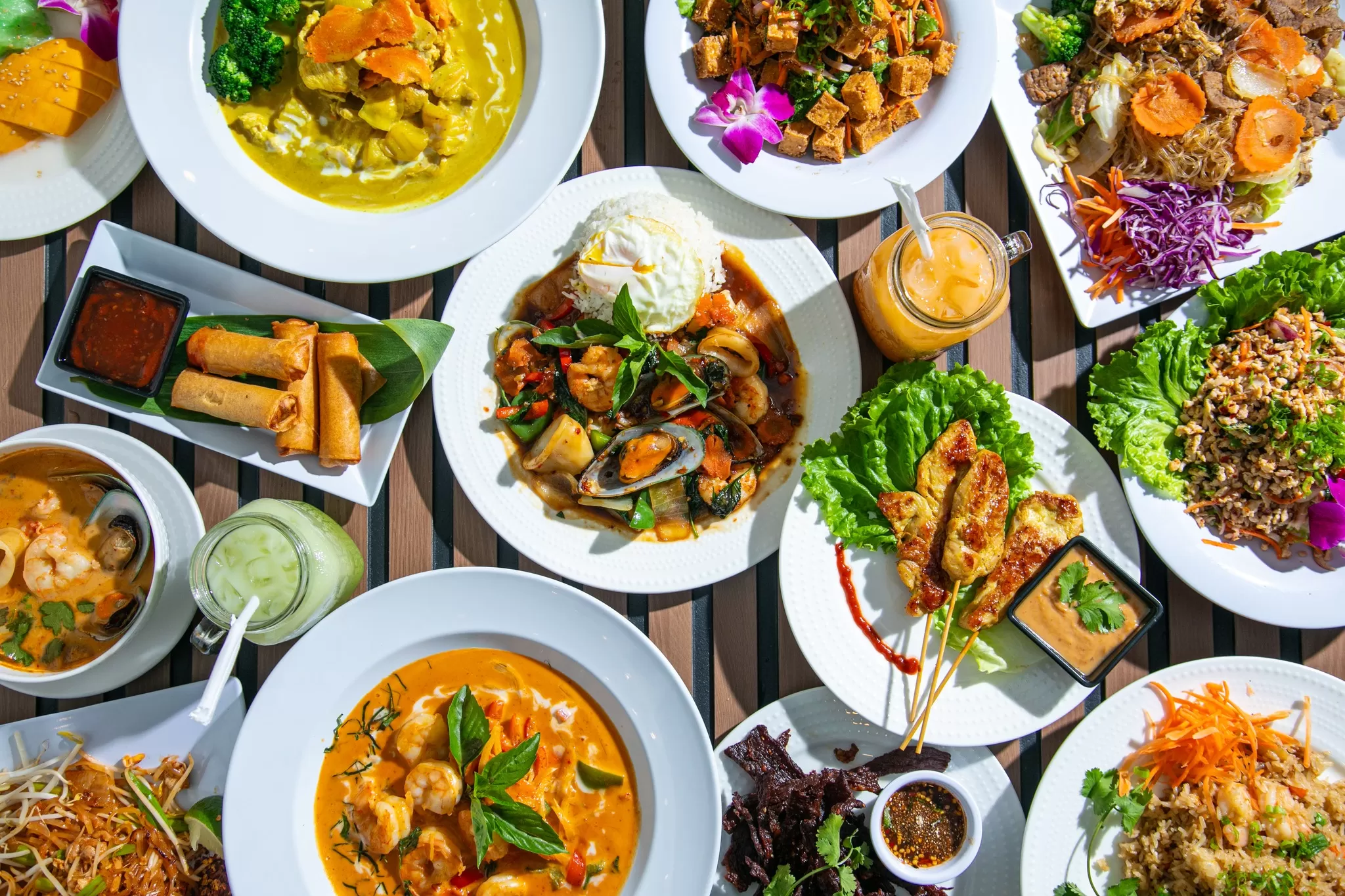 Udon Thani yang berada di Thailand Utara ini punya kuliner yang tidak kalah lezat dengan Bangkok. Beberapa mendapat pengaruh dari kuliner Laos. (Facebook/Thai'd Up - CAITLYN RIDENOUR via whereyat.com)
