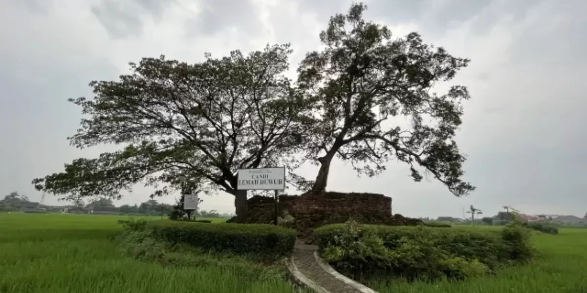 Candi Lemah Duwur berlokasi di Desa Pamotan, Kecamatan Porong, Kabupaten Sidoarjo, Jawa Timur.  (nusantarainstitute.com)