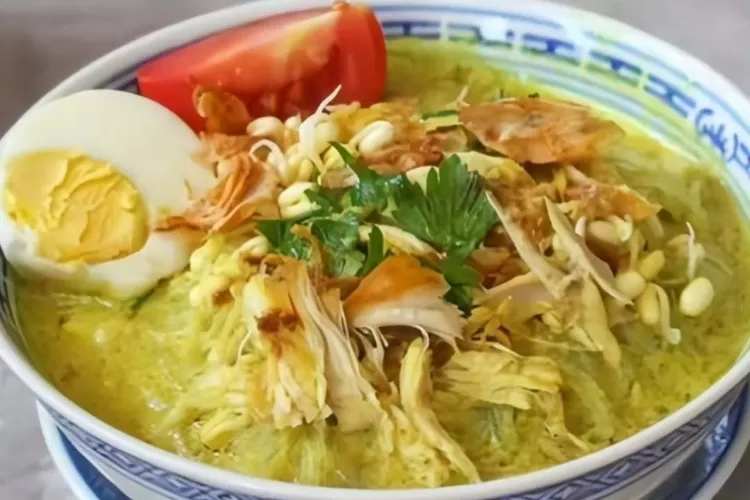 Sepintas mirip nasi soto, bedanya kuah nasi lesah dari kuah kaldu ayam dicampur santan. (Instagram/@gudeg_benito)