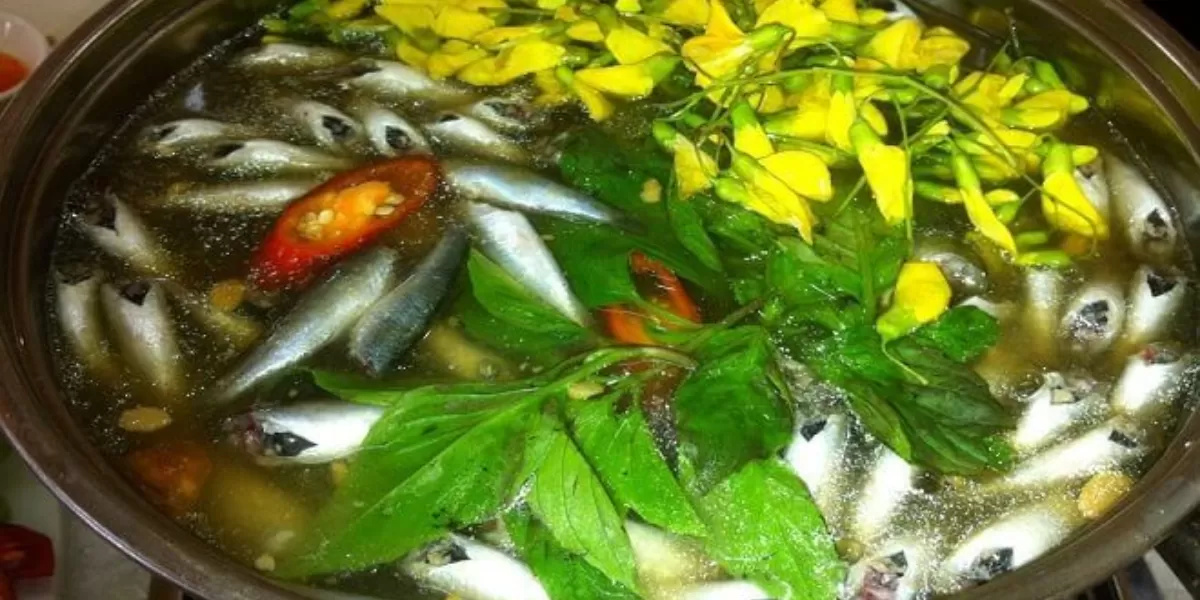 Sup asam ikan linh atau canh chua c&aacute; linh rasanya asam segar. (canhdongtruyengiao.net)