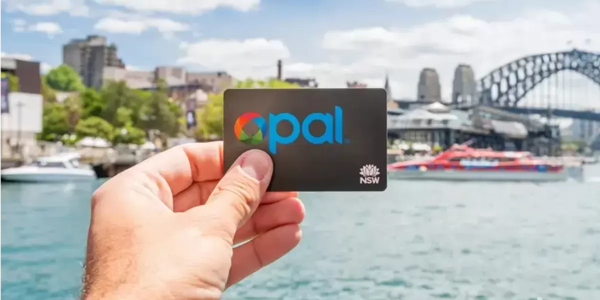 Panduan transportasi umum di Sydney lengkap untuk kamu, mulai Opal Card, kereta, bus, ferry, light rail, hingga taksi dan sepeda beserta tarif terbarunya. (traveloka.com)
