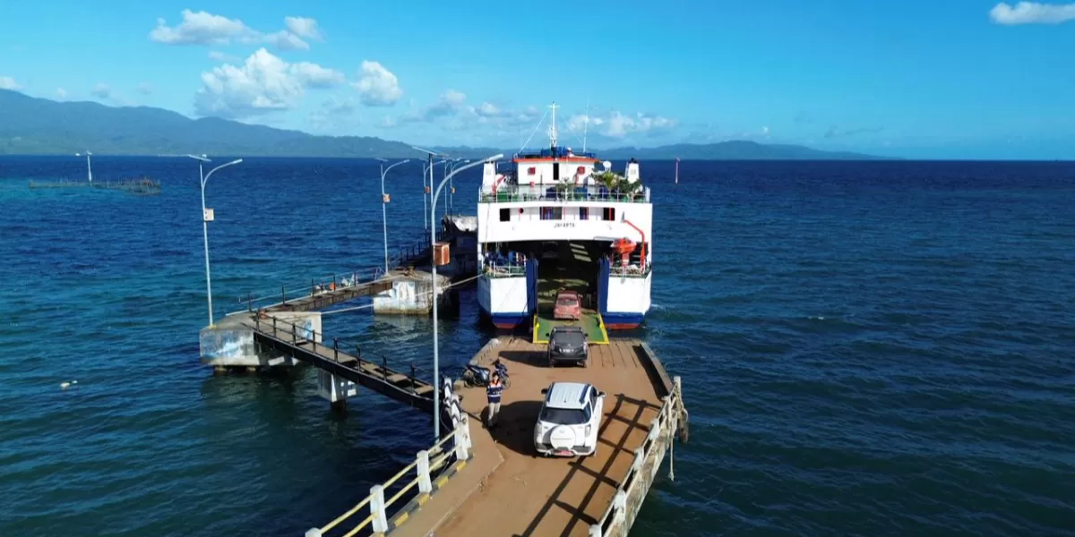 ASDP memperkuat konektivitas laut Wakatobi melalui layanan penyeberangan guna mendukung pariwisata, distribusi logistik, dan pertumbuhan ekonomi kepulauan. (Dok. ASDP)