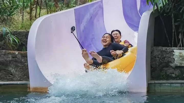 Wahana lengkap, suasana teduh, dan standar keamanan jadi nilai plus Waterboom Jogja.
