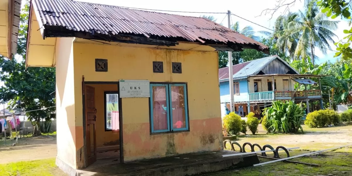 PHE OSES merenovasi ruang UKS dan toilet SDN 11 Gantung di Belitung Timur sebagai dukungan pendidikan dan kesehatan di wilayah terpencil. (Dok. PHE OSES)