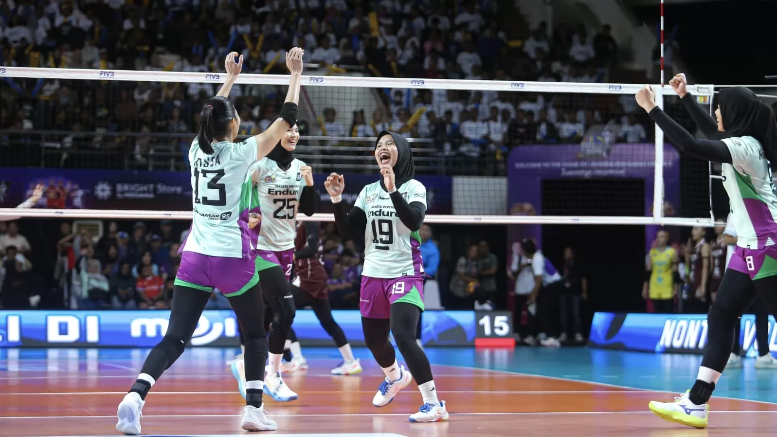 Jakarta Pertamina Enduro kembali menunjukkan performa solid dengan kemenangan meyakinkan 3-0 atas Jakarta Electric PLN.