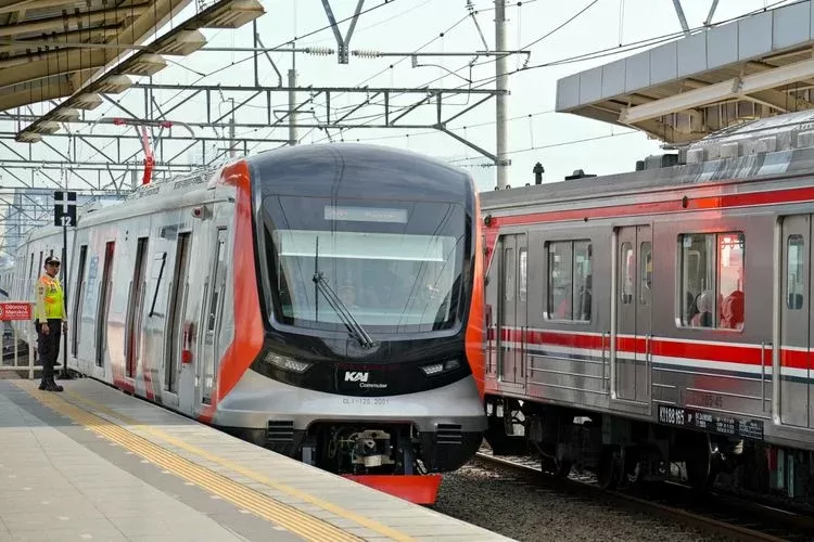 Volume pengguna Commuter Line Jabodetabek dan Banten meningkat pada Januari 2026, didorong integrasi antarmoda dan hadirnya Stasiun Jatake. (Dok. KAI Commuter)