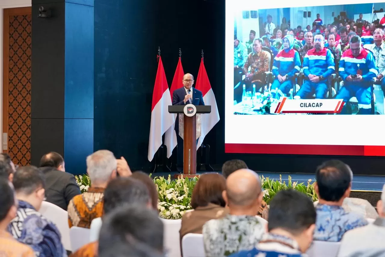 CEO BPI Danantara, Rosan Roeslani memberikan sambutan dan pemaparan pada Acara Groundbreaking Proyek Hilirisasi Fase-1 di Wisma Danantara, Jakarta Selatan, Jumat (6/2/2026). (Dok. Pertamina)