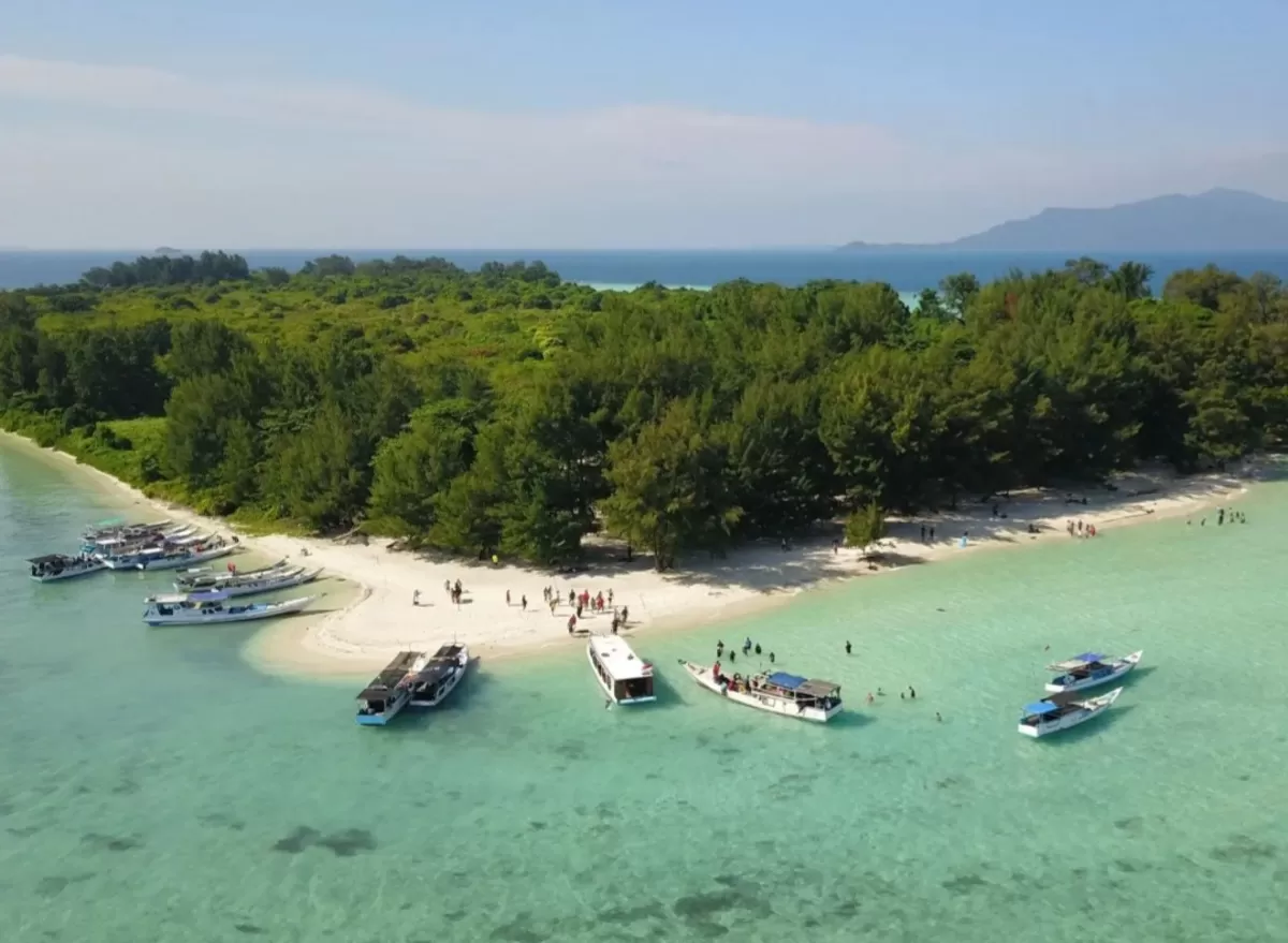 Pantai Annora, Karimunjawa. (karimunjawapaket.com)