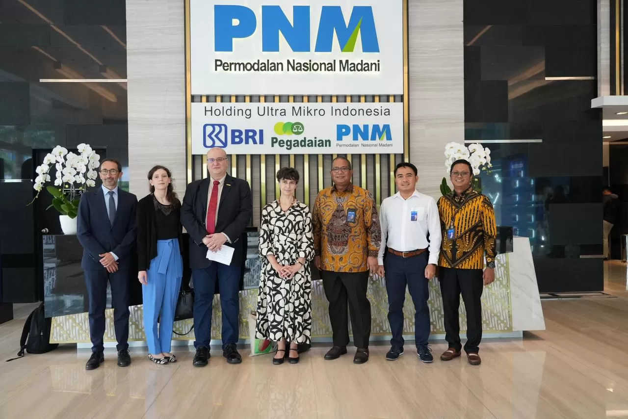 PNM dan CIRAD memperkuat kolaborasi riset akademik dan praktik lapangan untuk mengembangkan pemberdayaan ekonomi ultra mikro yang berkelanjutan. (pnm.co.id)