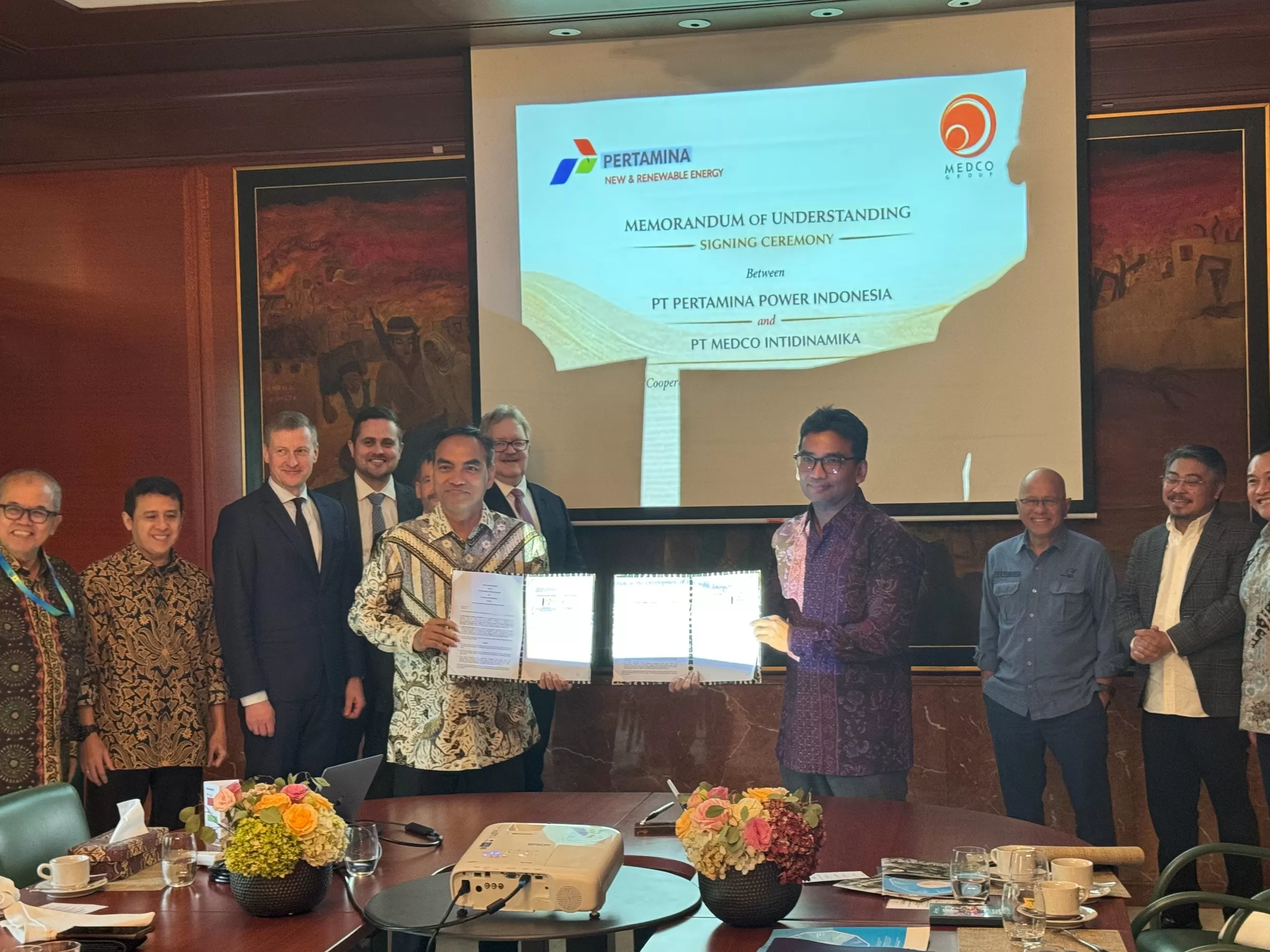 Pertamina NRE dan Medco menandatangani MoU untuk menjajaki proyek bioenergi berkelanjutan berbasis biodiesel HACPO dan bioetanol. (Dok. Pertamina NRE)