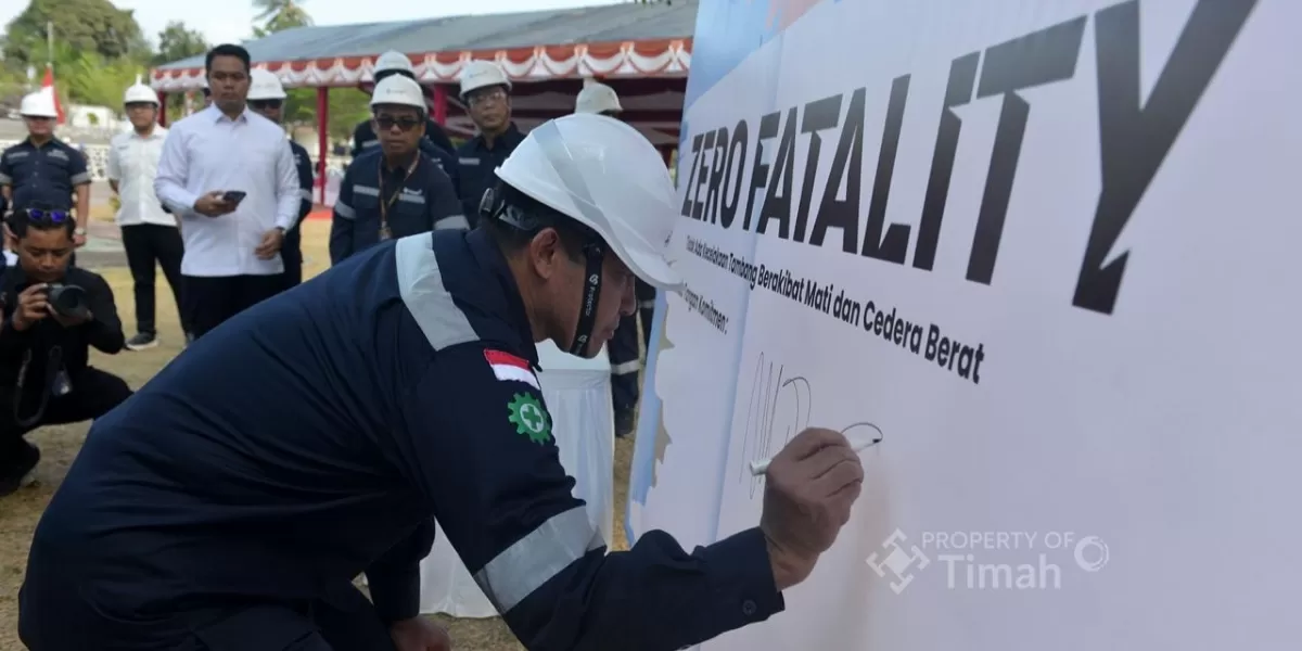 PT TIMAH Tbk memperingati Bulan K3 Nasional 2026 dengan Apel Besar di Kundur sebagai wujud komitmen memperkuat budaya keselamatan kerja dan target zero accident. (Dok. PT Timah)