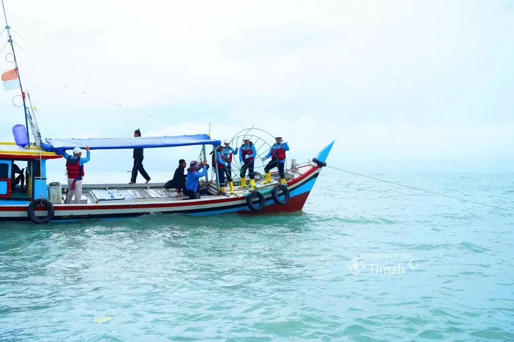 Sepanjang 2025, PT TIMAH Tbk menenggelamkan ribuan artificial reef di 11 titik perairan Bangka Belitung.